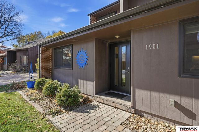 1901 Greenbriar Lane, Lincoln, NE 68506