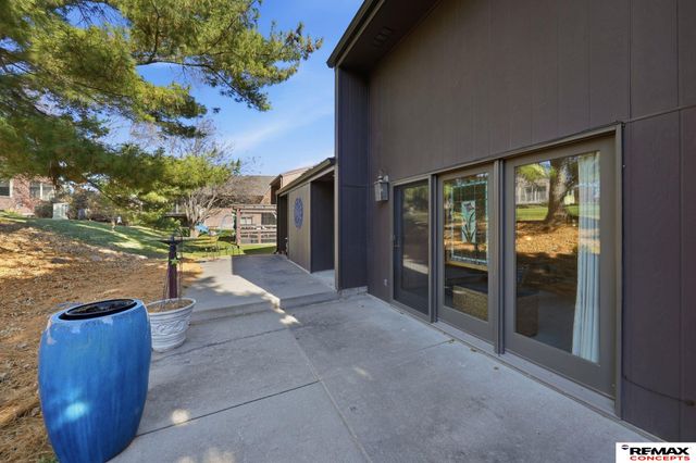 1901 Greenbriar Lane, Lincoln, NE 68506