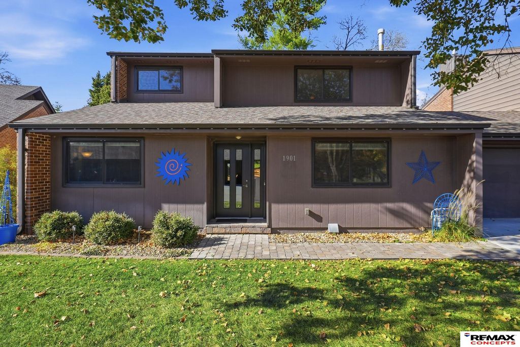 1901 Greenbriar Lane, Lincoln, NE 68506