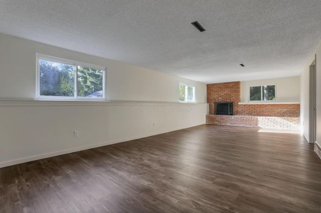 210 W Columbus Street, Pickerington, OH 43147