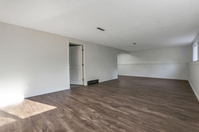 210 W Columbus Street, Pickerington, OH 43147