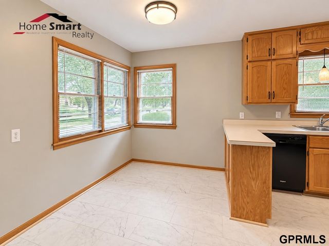 2709 S 12 Street, Lincoln, NE 68502