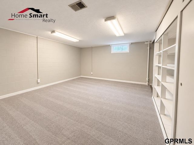 2709 S 12 Street, Lincoln, NE 68502