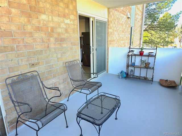 2880 S Locust St 302N, Denver, CO 80222