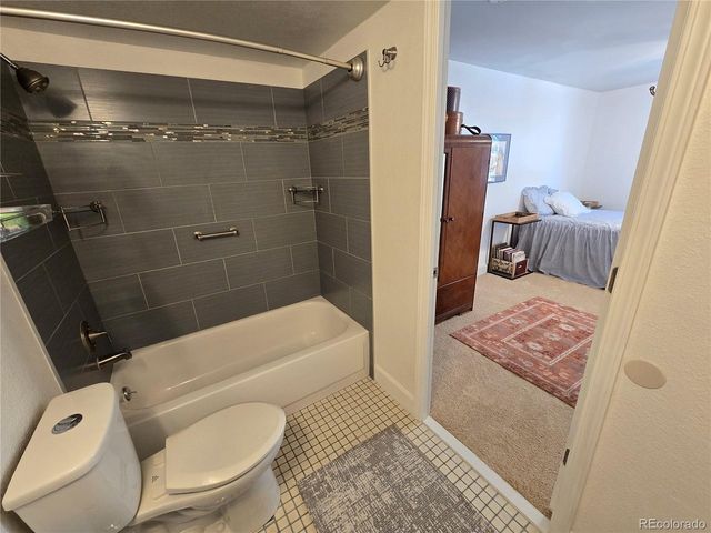 2880 S Locust St 302N, Denver, CO 80222