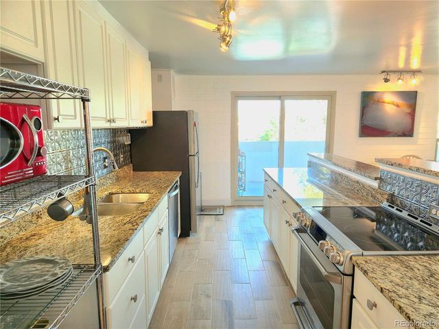 2880 S Locust St 302N, Denver, CO 80222