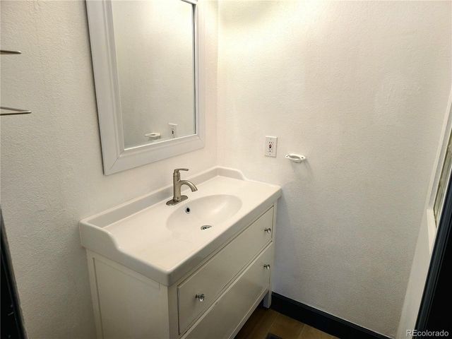 2880 S Locust St 302N, Denver, CO 80222