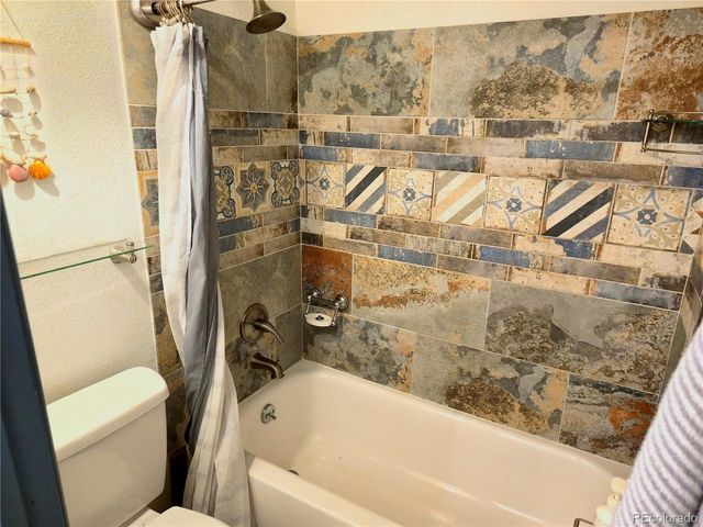 2880 S Locust St 302N, Denver, CO 80222