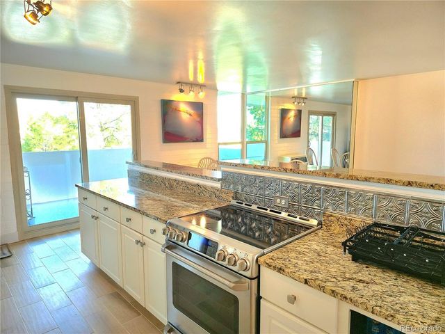 2880 S Locust St 302N, Denver, CO 80222