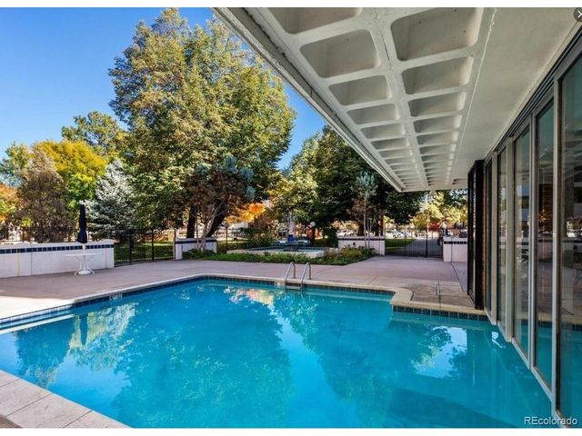 2880 S Locust St 302N, Denver, CO 80222