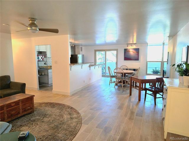 2880 S Locust St 302N, Denver, CO 80222