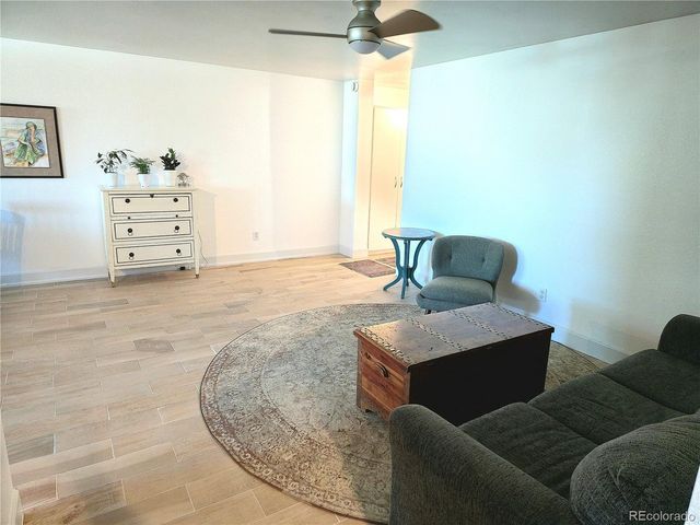 2880 S Locust St 302N, Denver, CO 80222