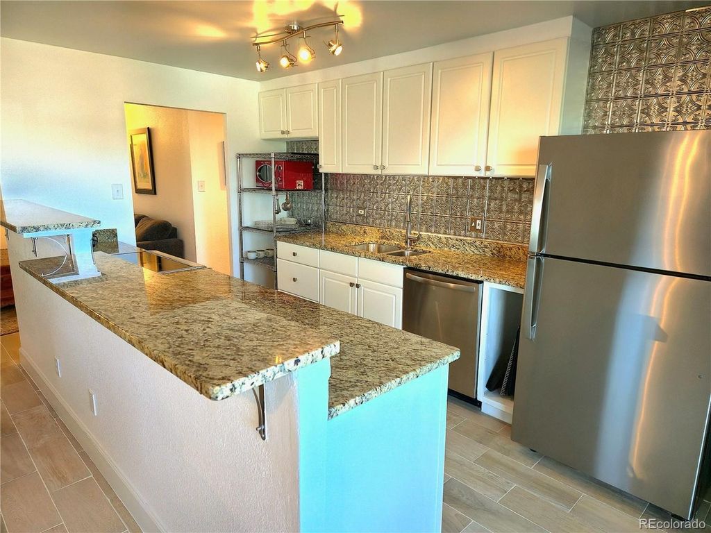 2880 S Locust St 302N, Denver, CO 80222