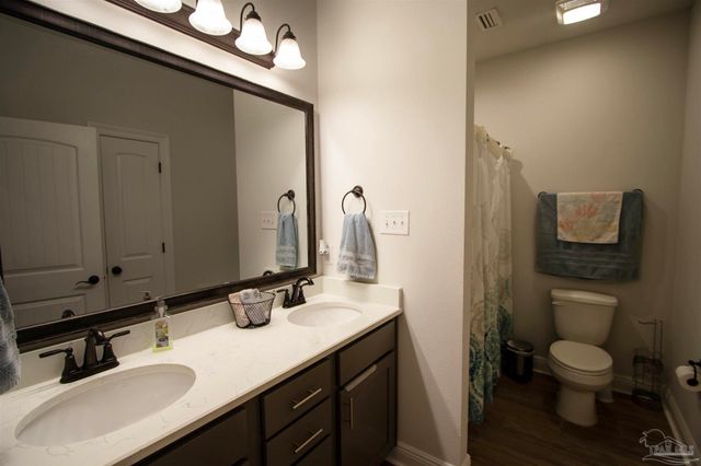 5689 Oak Haven Dr, Gulf Breeze, FL 32563
