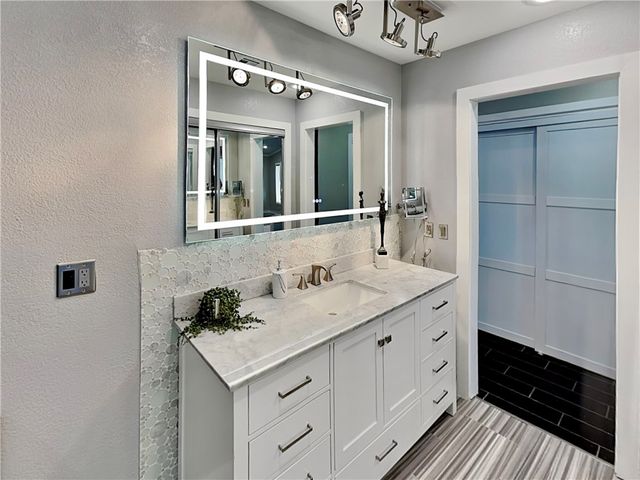 8 W Prairie Dunes Court, Rogers, AR 72758