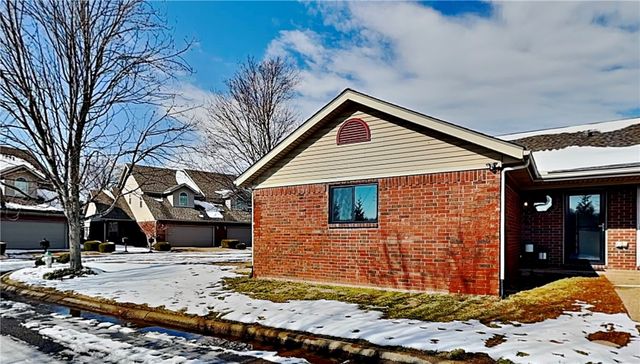 8 W Prairie Dunes Court, Rogers, AR 72758