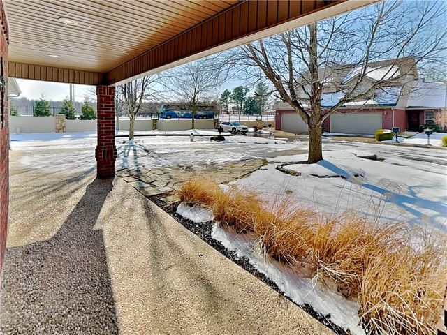 8 W Prairie Dunes Court, Rogers, AR 72758