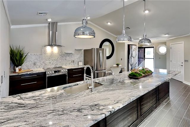 8 W Prairie Dunes Court, Rogers, AR 72758