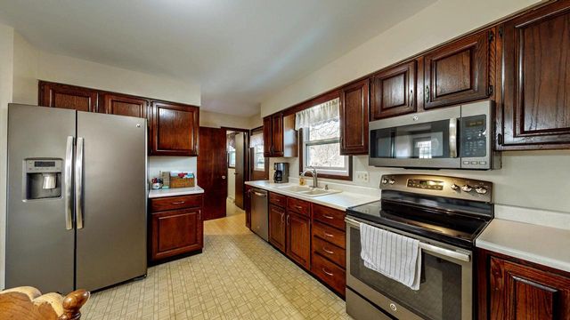 532 N Stevens AVENUE, Jefferson, WI 53549