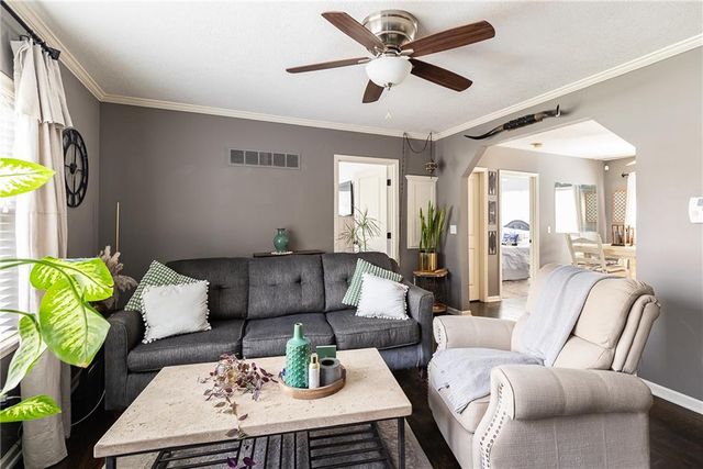 4526 Roanoke Parkway A, Kansas City, MO 64111