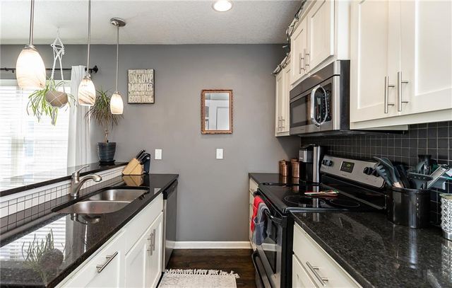 4526 Roanoke Parkway A, Kansas City, MO 64111