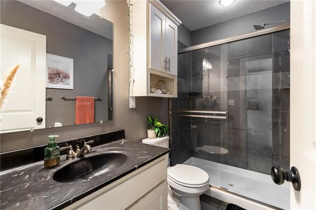 4526 Roanoke Parkway A, Kansas City, MO 64111