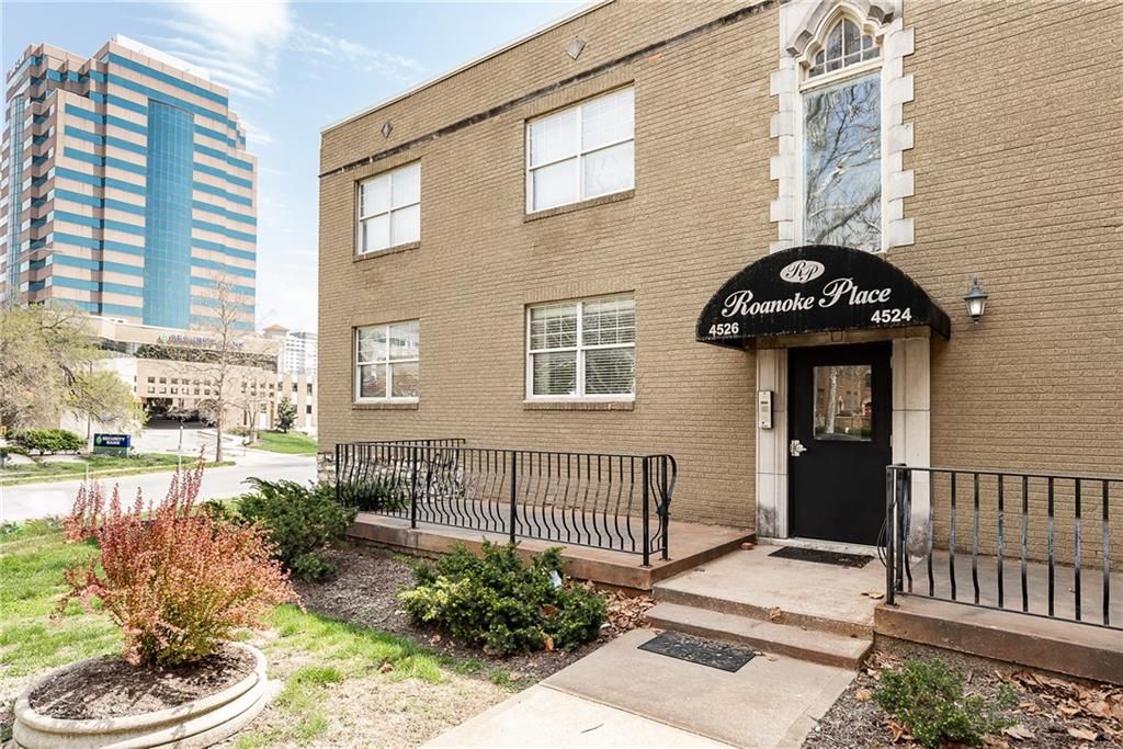 4526 Roanoke Parkway A, Kansas City, MO 64111