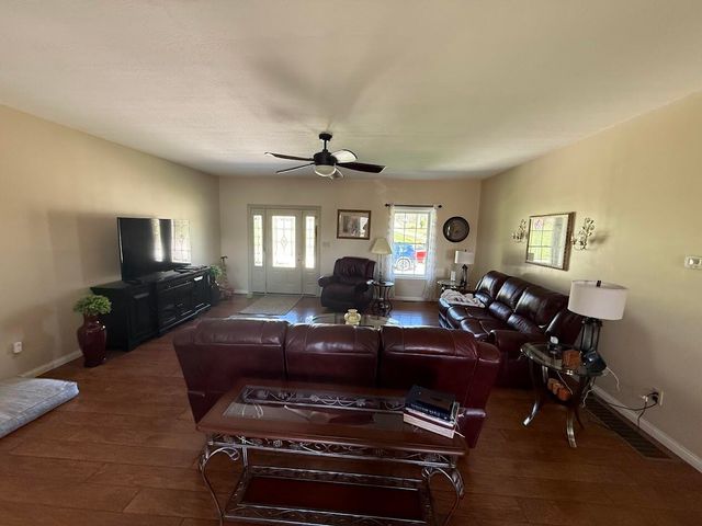 2099 Bowling Ridge Road, Brodhead, KY 40409