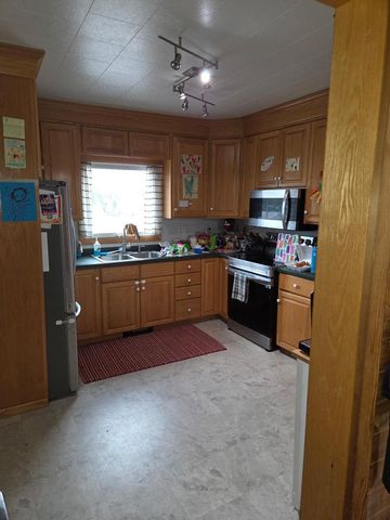 5221 E 4th St, Superior, WI 54880