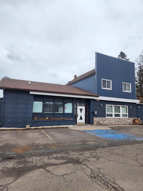 5221 E 4th St, Superior, WI 54880