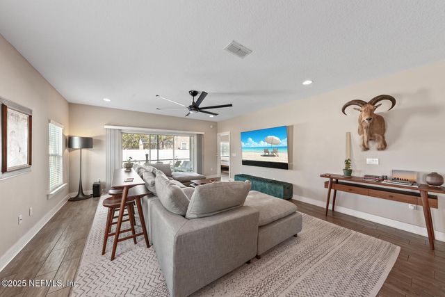 305 N 9TH Street, Jacksonville Beach, FL 32250