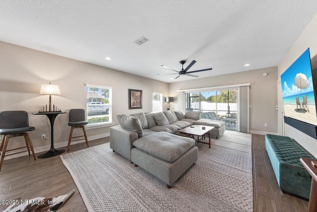 305 N 9TH Street, Jacksonville Beach, FL 32250