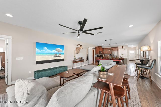 305 N 9TH Street, Jacksonville Beach, FL 32250