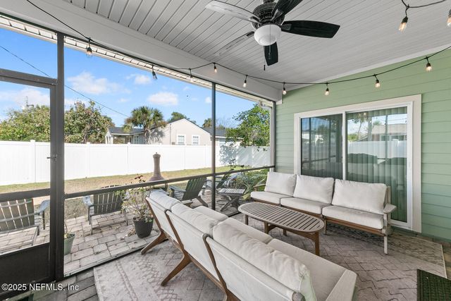 305 N 9TH Street, Jacksonville Beach, FL 32250