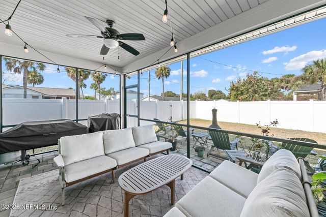 305 N 9TH Street, Jacksonville Beach, FL 32250