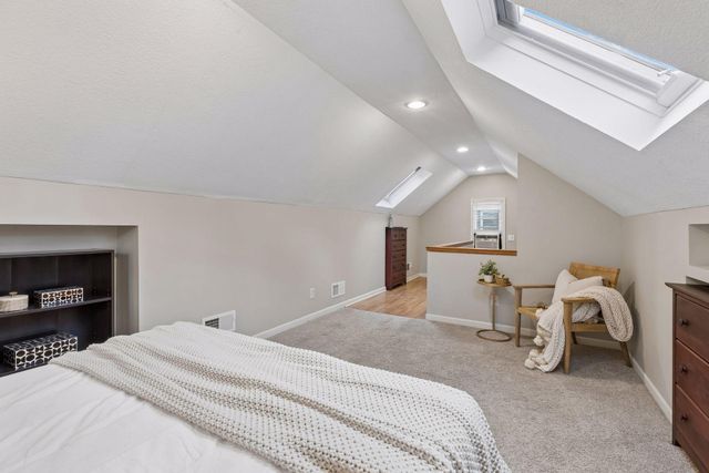 253 Washburn Avenue N, Minneapolis, MN 55405