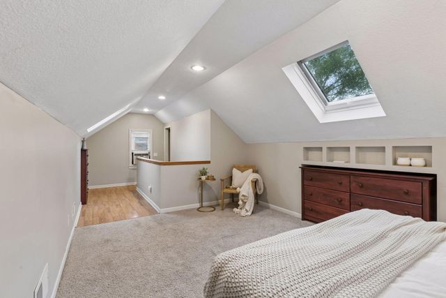 253 Washburn Avenue N, Minneapolis, MN 55405