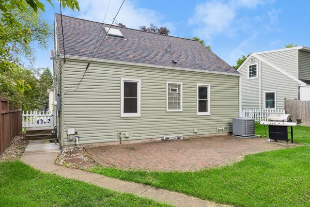 253 Washburn Avenue N, Minneapolis, MN 55405