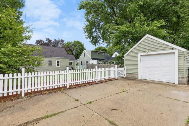 253 Washburn Avenue N, Minneapolis, MN 55405