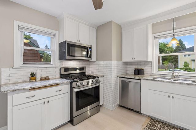 253 Washburn Avenue N, Minneapolis, MN 55405