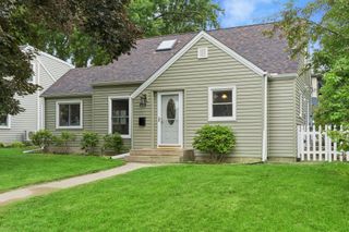 253 Washburn Avenue N, Minneapolis, MN 55405