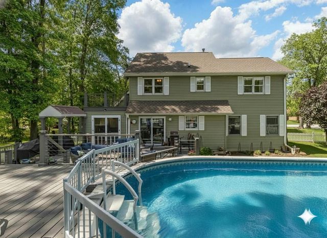 65 Deep River Drive, Hobart, IN 46342