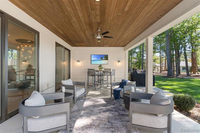 2031 Ottawa Beach Road, Holland, MI 49424