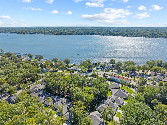 2031 Ottawa Beach Road, Holland, MI 49424