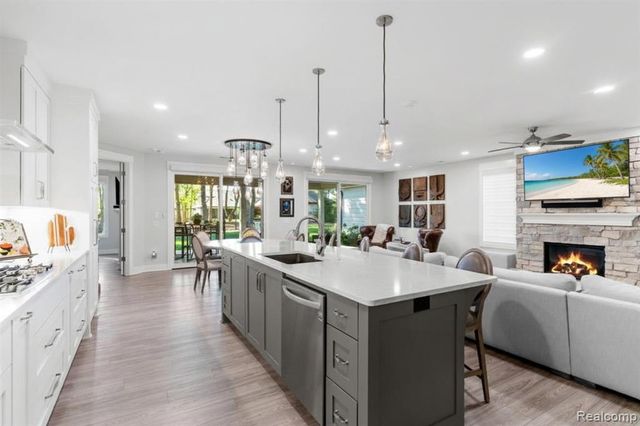 2031 Ottawa Beach Road, Holland, MI 49424