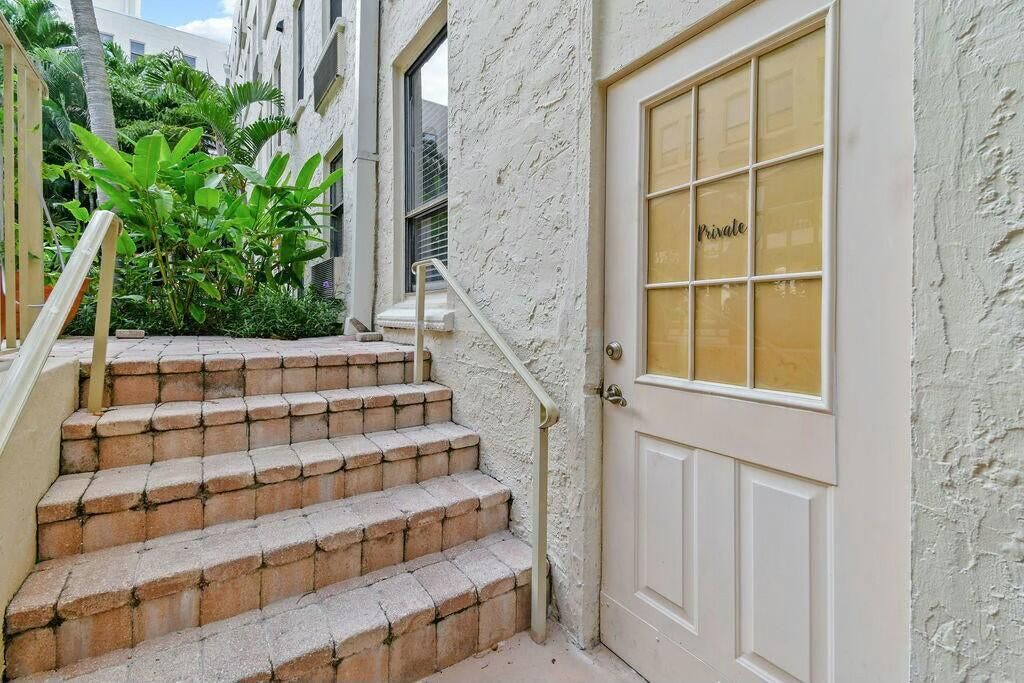 Image 1 of property listing at 235 Sunrise Avenue 1050, Palm Beach, FL 33480