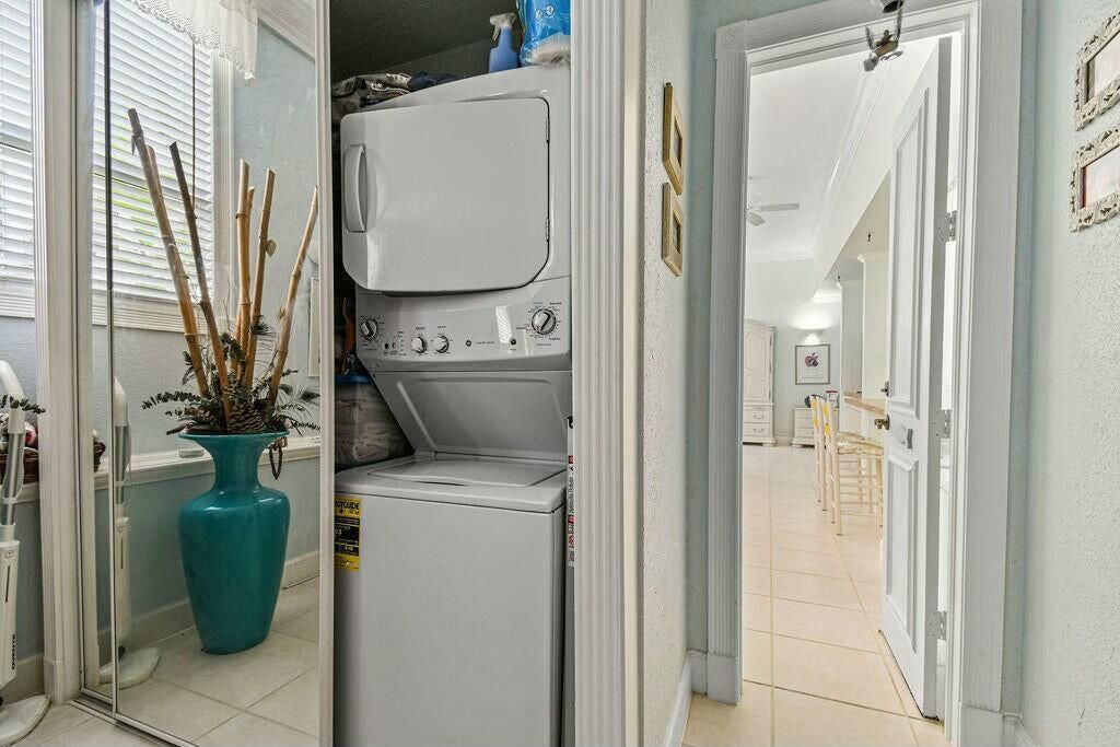 Image 11 of property listing at 235 Sunrise Avenue 1050, Palm Beach, FL 33480