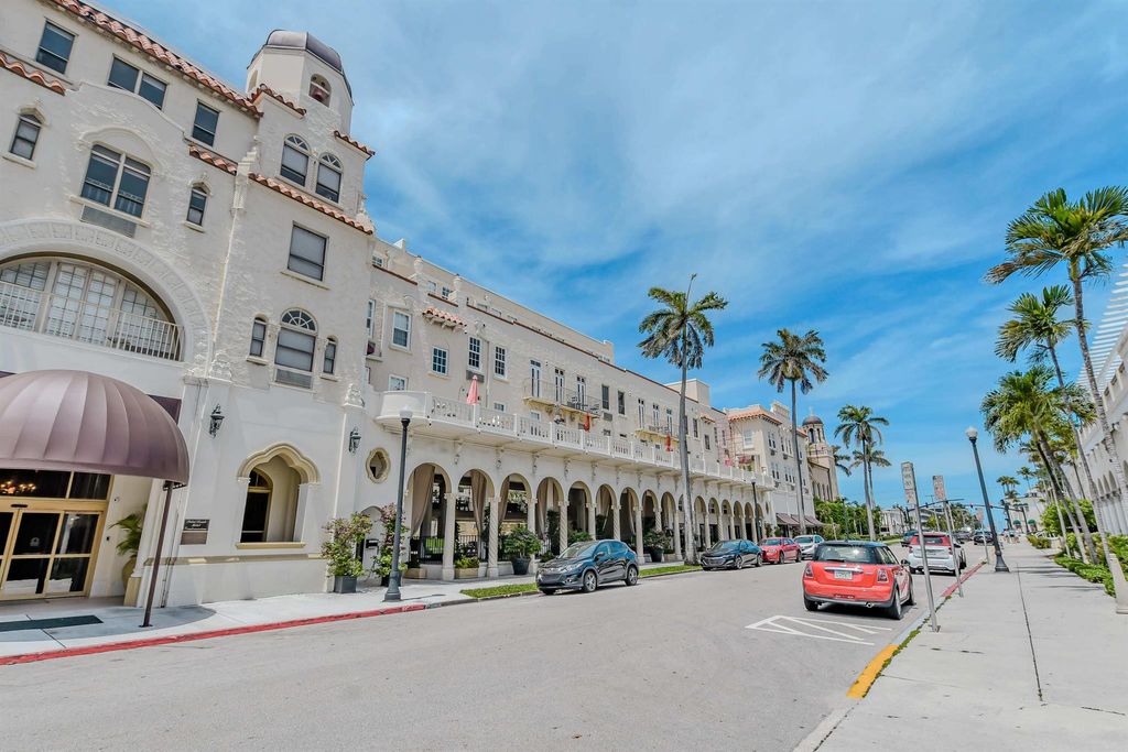 Image 12 of property listing at 235 Sunrise Avenue 1050, Palm Beach, FL 33480