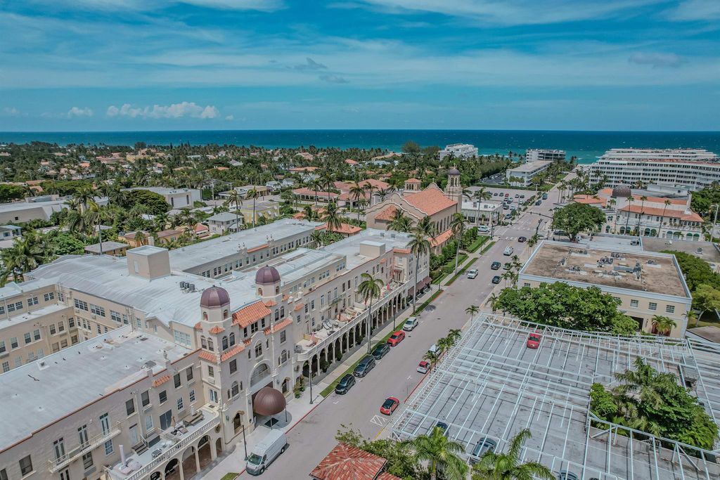 Image 13 of property listing at 235 Sunrise Avenue 1050, Palm Beach, FL 33480