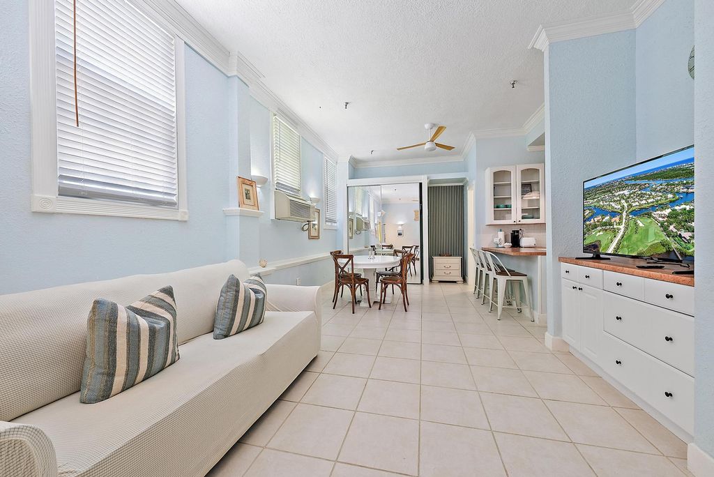 Image 5 of property listing at 235 Sunrise Avenue 1050, Palm Beach, FL 33480